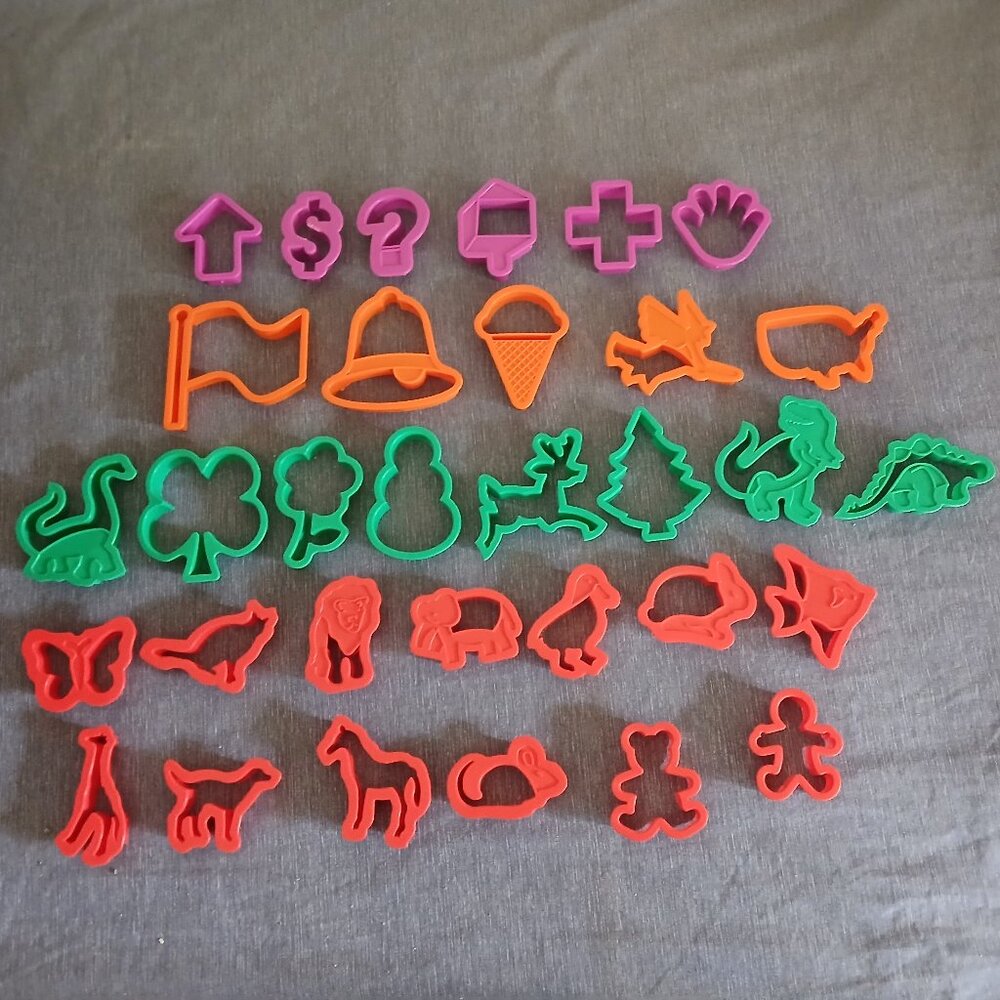 Cookie cutters assorted animals, shapes, pets, dinosaurs x 32 Used